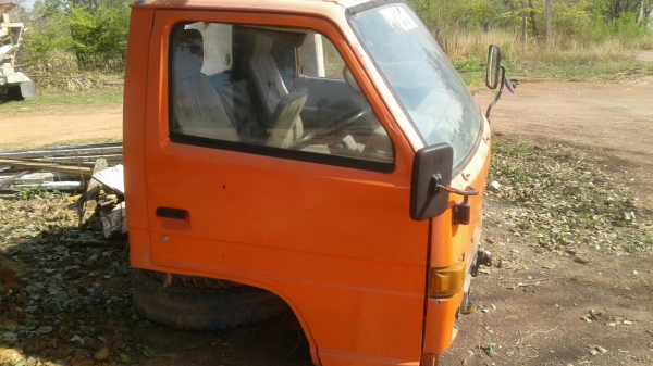 หัวเก๋ง nkr หัวยกได้ ไฟ 24v อุปกรณ์ครบ สนใจ 0935801901