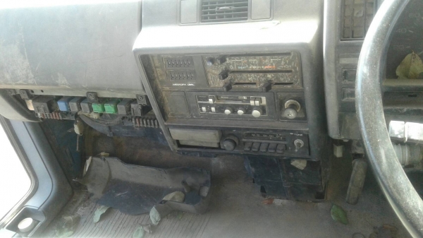 หัวเก๋ง nkr หัวยกได้ ไฟ 24v อุปกรณ์ครบ สนใจ 0935801901