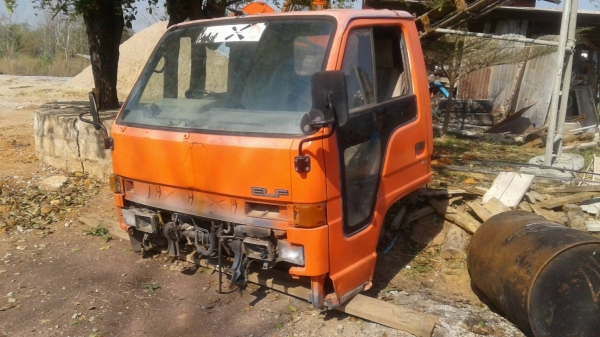 หัวเก๋ง nkr หัวยกได้ ไฟ 24v อุปกรณ์ครบ สนใจ 0935801901