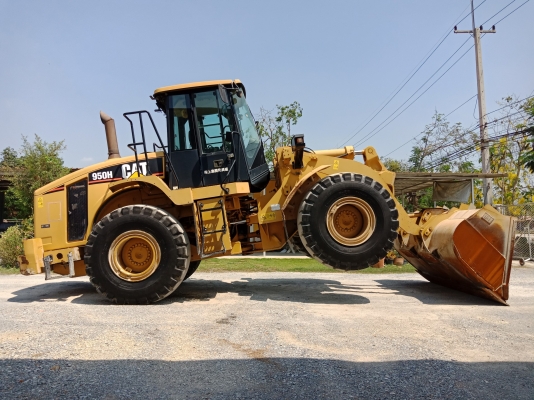 ถึงไทยแล้วครับ 2/3/2561 CAT 950H รุ่นใหม่ สภาพสวย ปี2012 นำเข้าจากญี่ปุ่น โทร.090-986-2521 อ๊อบ