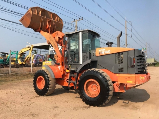 ขายรถตักล้อยาง HITACHI ZW180 (เทียบเท่า WA320-6) ปี 2010 รถนอกนำเข้าจากญี่ปุ่น สภาพสวยพร้อมใช้ มีVDOการทำงานครับ
