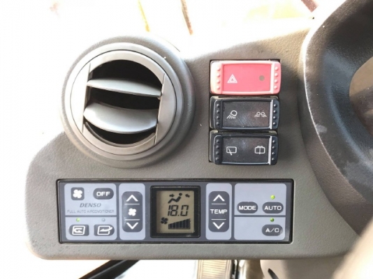 ขายรถตักล้อยาง HITACHI ZW180 (เทียบเท่า WA320-6) ปี 2010 รถนอกนำเข้าจากญี่ปุ่น สภาพสวยพร้อมใช้ มีVDOการทำงานครับ