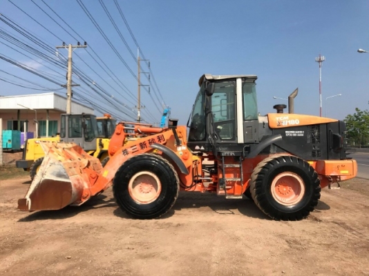 ขายรถตักล้อยาง HITACHI ZW180 (เทียบเท่า WA320-6) ปี 2010 รถนอกนำเข้าจากญี่ปุ่น สภาพสวยพร้อมใช้ มีVDOการทำงานครับ
