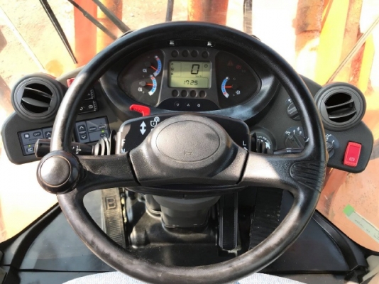 ขายรถตักล้อยาง HITACHI ZW180 (เทียบเท่า WA320-6) ปี 2010 รถนอกนำเข้าจากญี่ปุ่น สภาพสวยพร้อมใช้ มีVDOการทำงานครับ