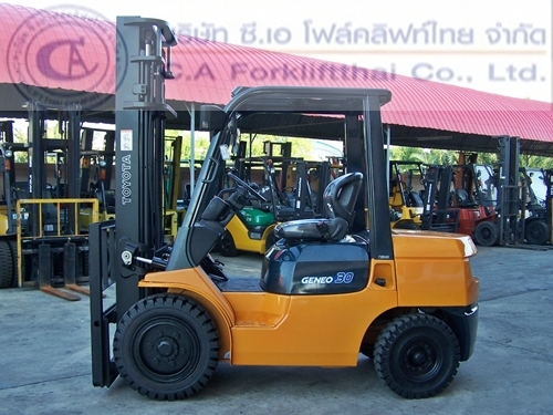 ขาย รถโฟล์คลิฟท์ TOYOTA รุ่น 7FD30