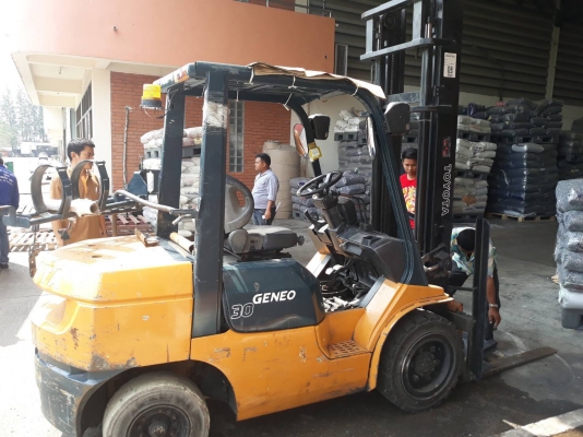 ย โตโยต้า รุ่น 7 เบนซิน 3 ตัน เสา 4 เมตร