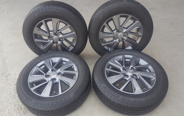 ขายล้อ Nissan Almera Sportech15 ยางปี17  4 ล้อ