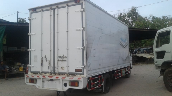 ขาย6ล้อISUZU NQR เครื่อง175แรง คอมมอลเรล ปี50 ตู้แห้งเปิดท้าย ยาว5.50ม. หัวเดิมบางไม่เคยทำสี เครื่อง