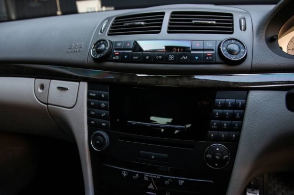 ขาย BENZ E280 3.0 V6 AVANTGARDE W211 ปี2006 สีดำ