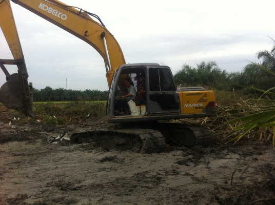 ขายรถแบคโฮ KOBELCO SK200-/// ระบบไฟเต็ม ราคา 950000