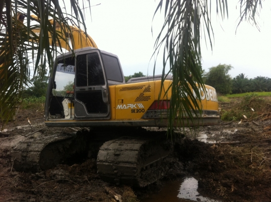 ขายรถแบคโฮ KOBELCO SK200-/// ระบบไฟเต็ม ราคา 950000 ขายรถแบคโฮ KOBELCO SK200-/// ระบบไฟเต็ม ราคา 950000