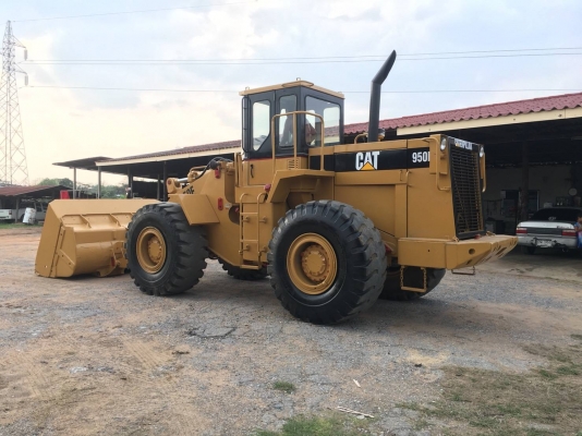 ขออนุญาตขายรถตัก950E ต่อแขนแล้วขยายบุ้งกี๋แล้วพร้อมใช้งานเอกสารใบซื้อขายทำสีใหม่ทั้งคันราคา1450000บาท สนใจติดจ่อช่างดำ0853224877 0988930465 ไอดีไลน์ 0853224877ครับผม