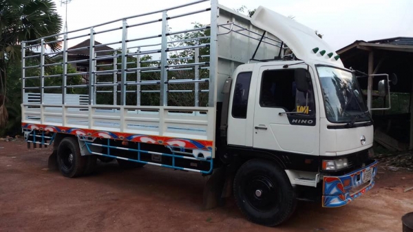 ขายรถ6ล้อ HINO 195แรง ปี48 ยาว7.20เมตร รถสวย ราคา590,000 สนใจโทร 090-8588220 090-3258446 090-4610380