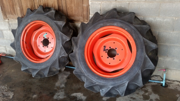 ขาย ยางหลัง พร้อมกะทะ ใส่รถ 34-36 เเรง สภาพ90\% สีเดิม