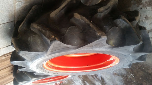 ขาย ยางหลัง พร้อมกะทะ ใส่รถ 34-36 เเรง สภาพ90\% สีเดิม