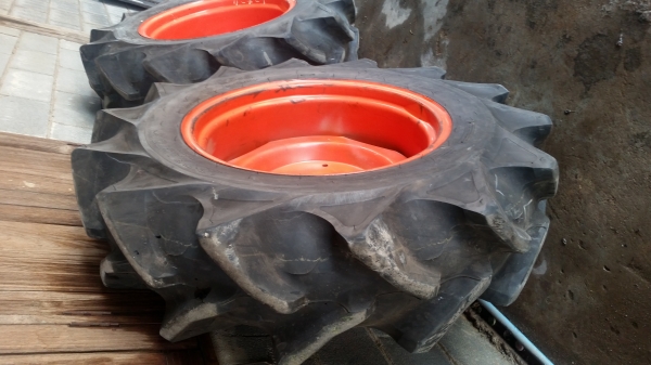 ขาย ยางหลัง พร้อมกะทะ ใส่รถ 34-36 เเรง สภาพ90\% สีเดิม