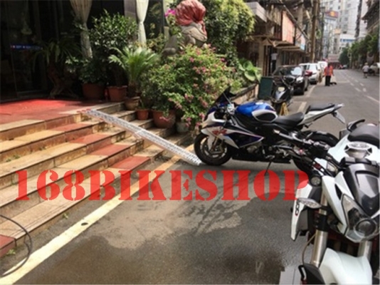 บันไดอลูมิเนียมสำหรับนำมอเตอร์ไซค์ขึ้นรถกระบะเพื่อขนย้าย2,500บ.