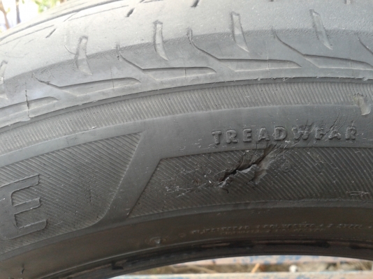 ยางฺBridgestone 215-55-17 ปลายปี15