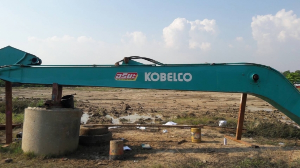 ขายบูมยาว16mKobelco สภาพสวยพร้อมใช้ ติดต่อคุณอ๊อฟ พิจิตร 086-737-9991