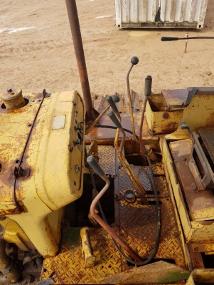 ขายรถแทรกเตอร์ CAT D5 ตีนเป็ด เกียรตัด ราคา.270000 เ้ครื่องแรง ปั้มดี บอร์ดีรอบคันสวย รถใช้งานอยู่ สนใจโทร.081-3531946 ต่อ.บางนา รถอยู่ฉะเชิงเทรา