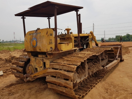 ขายรถแทรกเตอร์ CAT D5 ตีนเป็ด เกียรตัด ราคา.270000 เ้ครื่องแรง ปั้มดี บอร์ดีรอบคันสวย รถใช้งานอยู่ สนใจโทร.081-3531946 ต่อ.บางนา รถอยู่ฉะเชิงเทรา