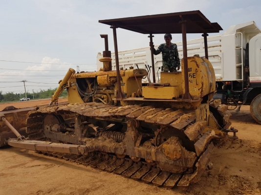 ขายรถแทรกเตอร์ CAT D5 ตีนเป็ด เกียรตัด ราคา.270000 เ้ครื่องแรง ปั้มดี บอร์ดีรอบคันสวย รถใช้งานอยู่ สนใจโทร.081-3531946 ต่อ.บางนา รถอยู่ฉะเชิงเทรา