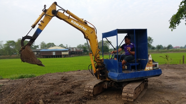 pc30-5พร้อมใช้ โซ่ด้ช่วงล่างเต็ม ระบบดีเร็วแรงไม่มีโหลด