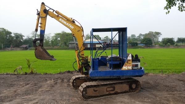 pc30-5พร้อมใช้ โซ่ด้ช่วงล่างเต็ม ระบบดีเร็วแรงไม่มีโหลด