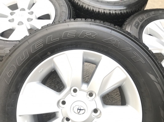 ล้อแม็กป้ายแดง Toyota Revo ขอบ17 พร้อมยางป้ายแดง Bridgestone ปี 18 สวยกริ๊บ ตุ่ม เส้นสีชัดๆ