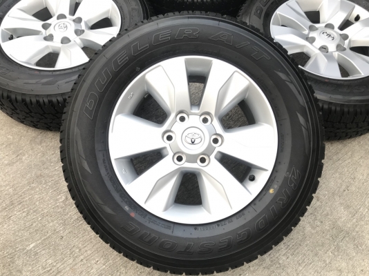 ล้อแม็กป้ายแดง Toyota Revo ขอบ17 พร้อมยางป้ายแดง Bridgestone ปี 18 สวยกริ๊บ ตุ่ม เส้นสีชัดๆ