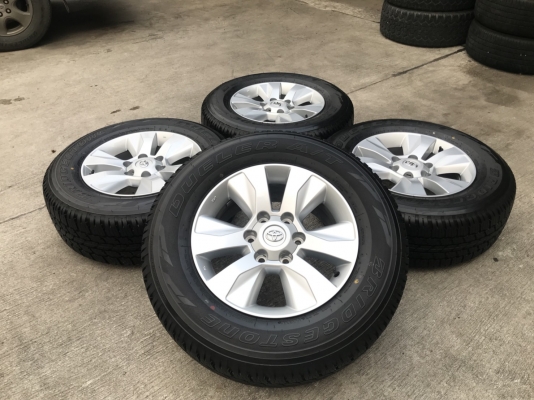 ล้อแม็กป้ายแดง Toyota Revo ขอบ17 พร้อมยางป้ายแดง Bridgestone ปี 18 สวยกริ๊บ ตุ่ม เส้นสีชัดๆ