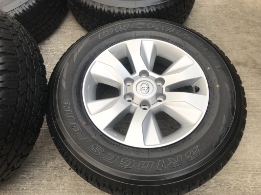 ล้อแม็กป้ายแดง Toyota Revo ขอบ17 พร้อมยางป้ายแดง Bridgestone ปี 18 สวยกริ๊บ ตุ่ม เส้นสีชัดๆ