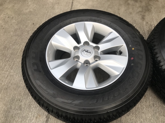 ล้อแม็กป้ายแดง Toyota Revo ขอบ17 พร้อมยางป้ายแดง Bridgestone ปี 18 สวยกริ๊บ ตุ่ม เส้นสีชัดๆ