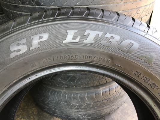 ยางป้ายแดง Dunlop 215-70-16 ปลายปี 17 ตุ่มครบ เส้นสียังอยู่