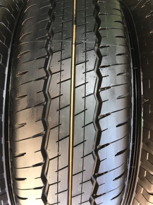 ยางป้ายแดง Dunlop 215-70-16 ปลายปี 17 ตุ่มครบ เส้นสียังอยู่