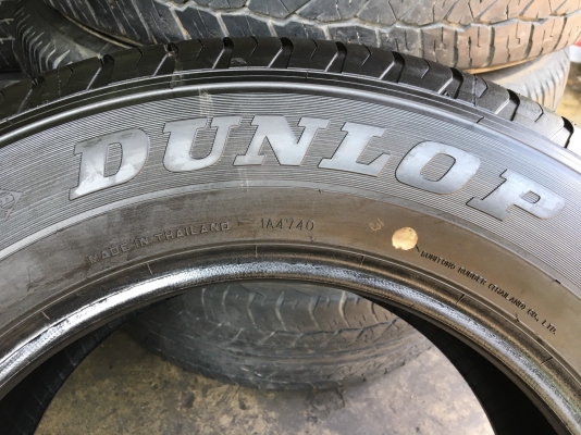ยางป้ายแดง Dunlop 215-70-16 ปลายปี 17 ตุ่มครบ เส้นสียังอยู่
