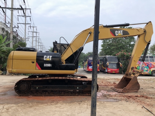 ขายรถแบ็คโฮ CAT320D2 ใช้งานเพียง 5 พันชั่วโมง สภาพนางฟ้า สวยแน่นเต็มทุกระบบ
