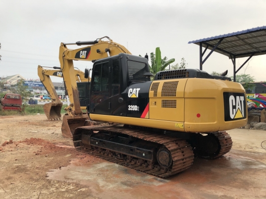 ขายรถแบ็คโฮ CAT320D2 ใช้งานเพียง 5 พันชั่วโมง สภาพนางฟ้า สวยแน่นเต็มทุกระบบ