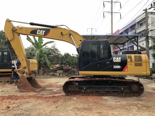 ขายรถแบ็คโฮ CAT320D2 ใช้งานเพียง 5 พันชั่วโมง สภาพนางฟ้า สวยแน่นเต็มทุกระบบ