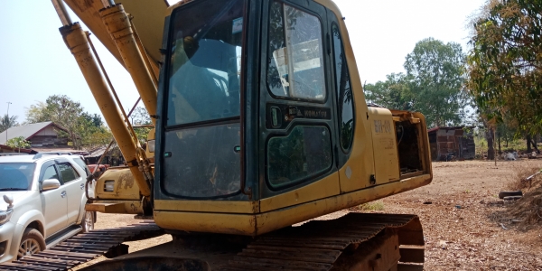 ขายpc200-6 ทะเบียนเต็มทุกระบบสภาพใช้งานไฟฟ้าเต็ม 850,000สนใจ0895770265