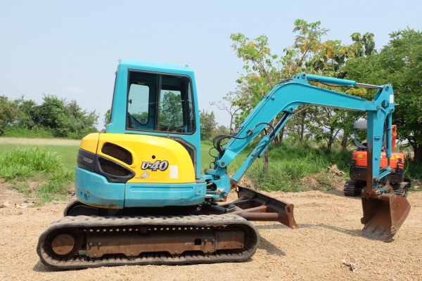 รถขุด kubota u40-3 นำเข้าญี่ปุ่นไม่เคยใช้ในไทย โทร 086-1602189