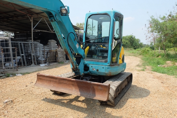 รถขุด kubota u40-3 นำเข้าญี่ปุ่นไม่เคยใช้ในไทย โทร 086-1602189