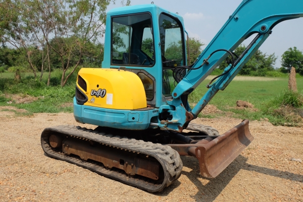 รถขุด kubota u40-3 นำเข้าญี่ปุ่นไม่เคยใช้ในไทย โทร 086-1602189