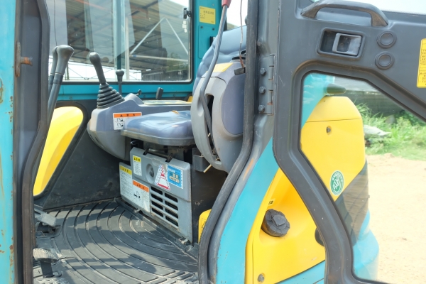 รถขุด kubota u40-3 นำเข้าญี่ปุ่นไม่เคยใช้ในไทย โทร 086-1602189