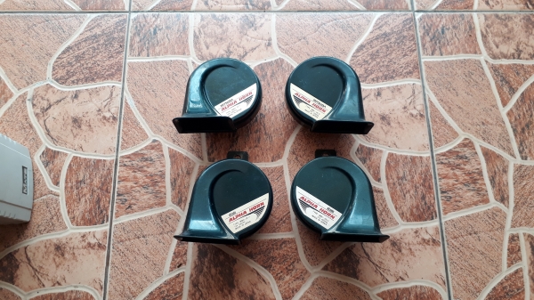 แตร MITSUBA สีเขียว จากญี่ปุ่น