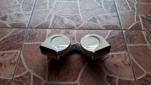 แตร Mitsuba ALPHA II สีขาว มือสองจากญี่ปุ่น