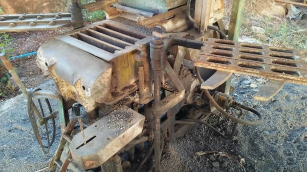 เครื่องอัดอิฐบล็อก