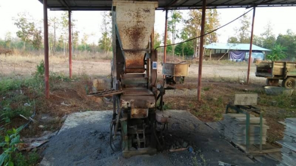 เครื่องอัดอิฐบล็อก