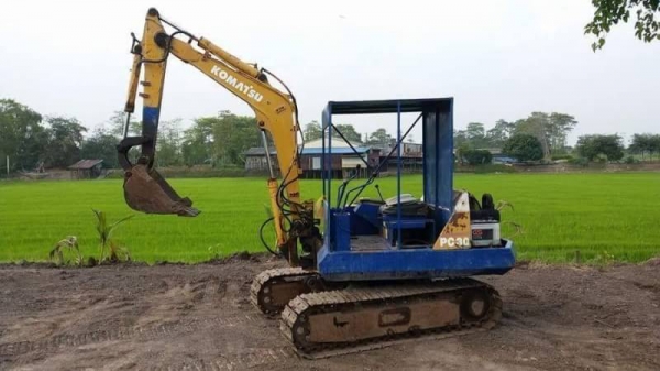 KOMATSU PC 30-5