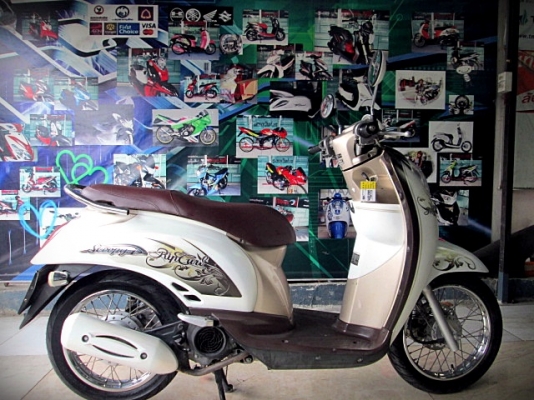 Scoopy I 2010 สีขาว เครื่องดี สีสวย 18900